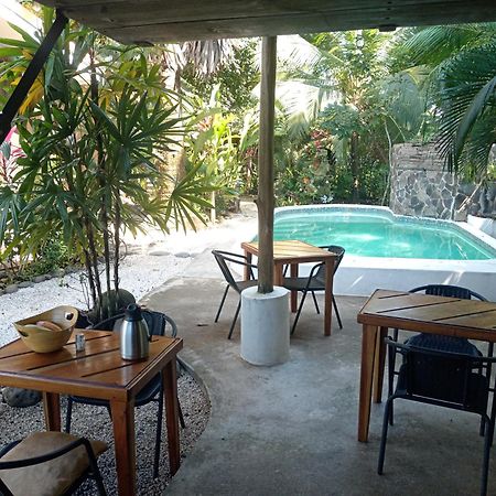Casa El Colibri Bed and Breakfast Parrita Exteriör bild