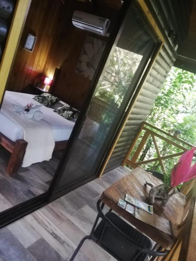 Casa El Colibri Bed and Breakfast Parrita Exteriör bild