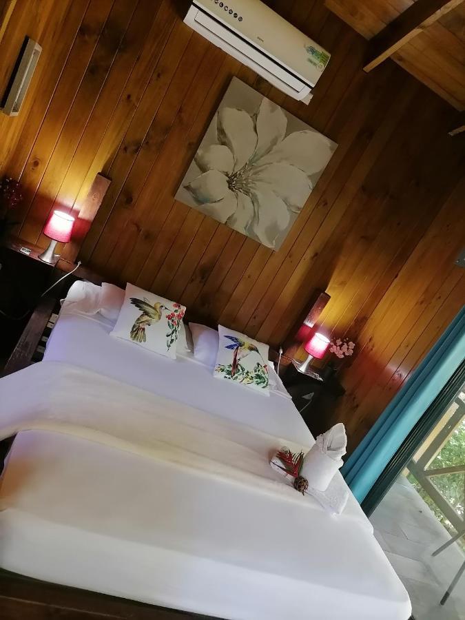 Casa El Colibri Bed and Breakfast Parrita Exteriör bild