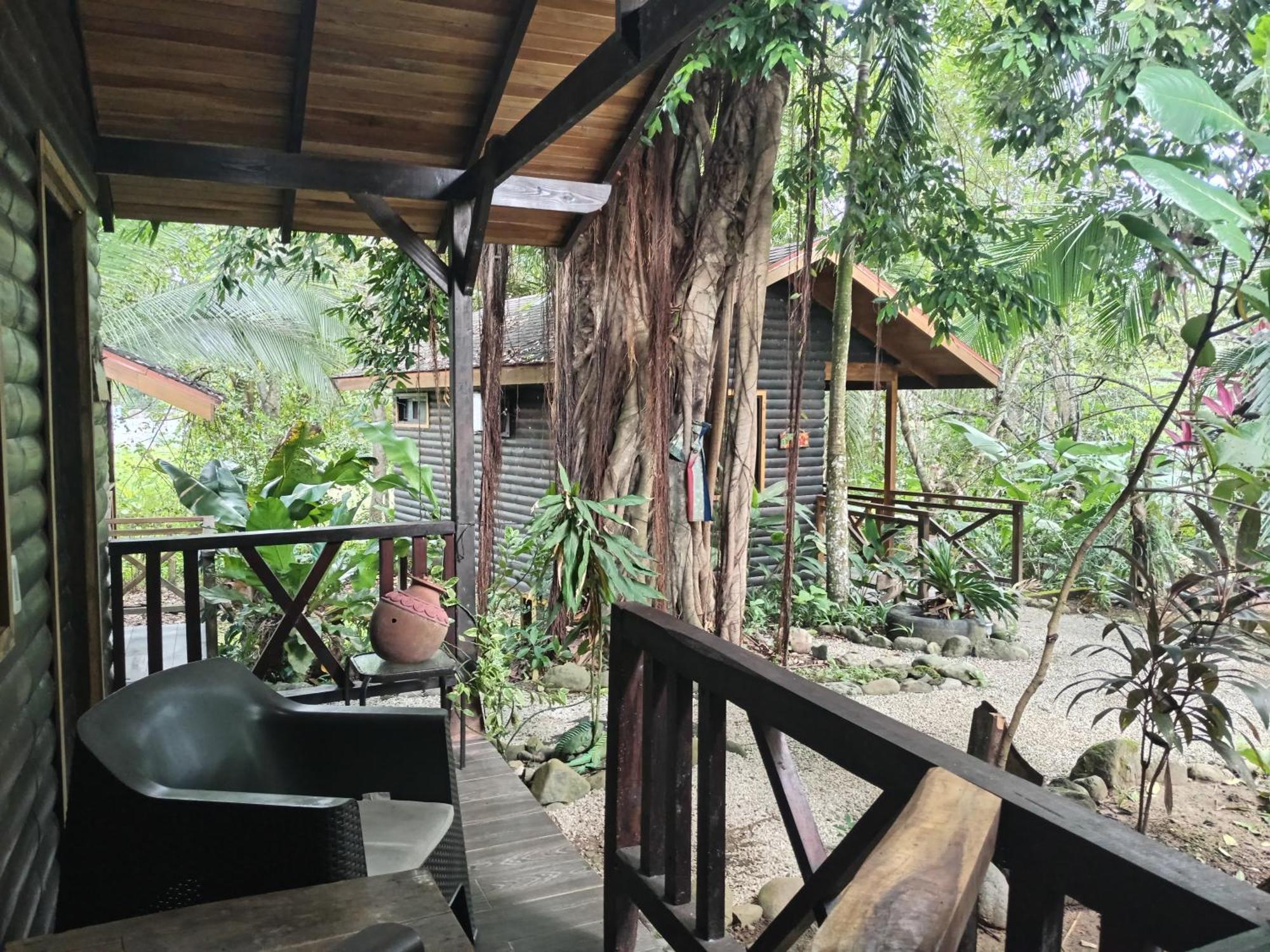 Casa El Colibri Bed and Breakfast Parrita Exteriör bild